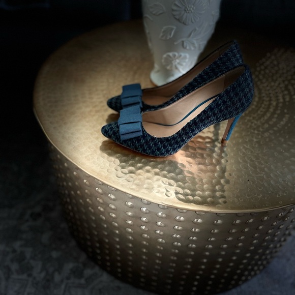 Antonio Melani Tweed Navy and Green Heel with Bow- 7 1/2 - Picture 10 of 10